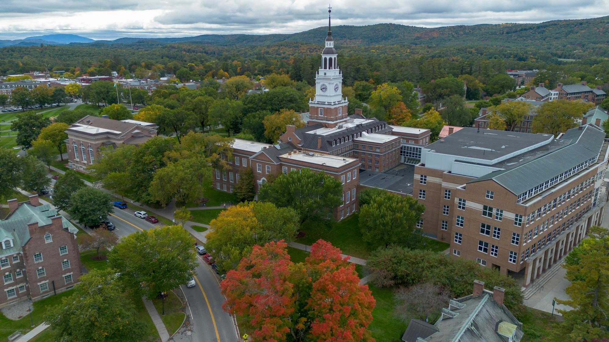 092926-garrettlawrence-campusfoliage.jpg