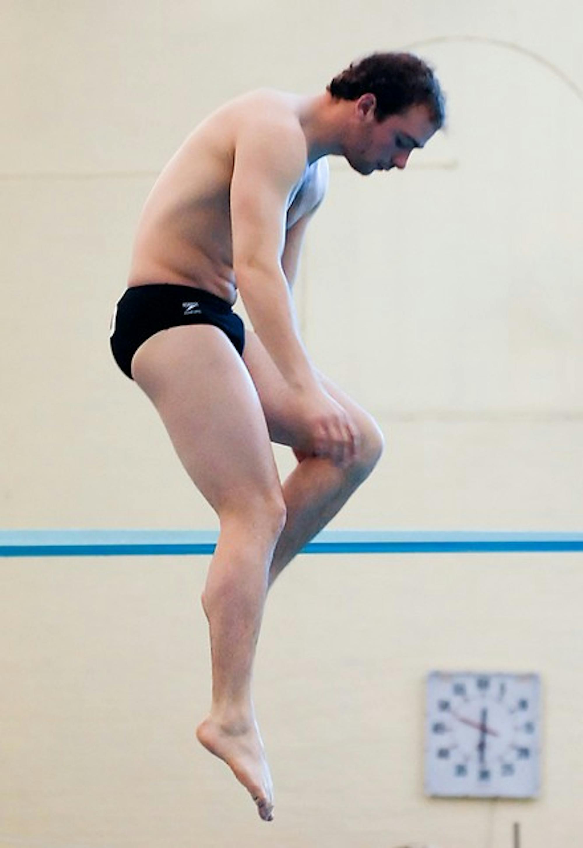 Andrew Berr y '08, a record-holding diver on Dar tmouth's diving team,was one of 10 Dartmouth student-atheletes named Academic All-Ivy.