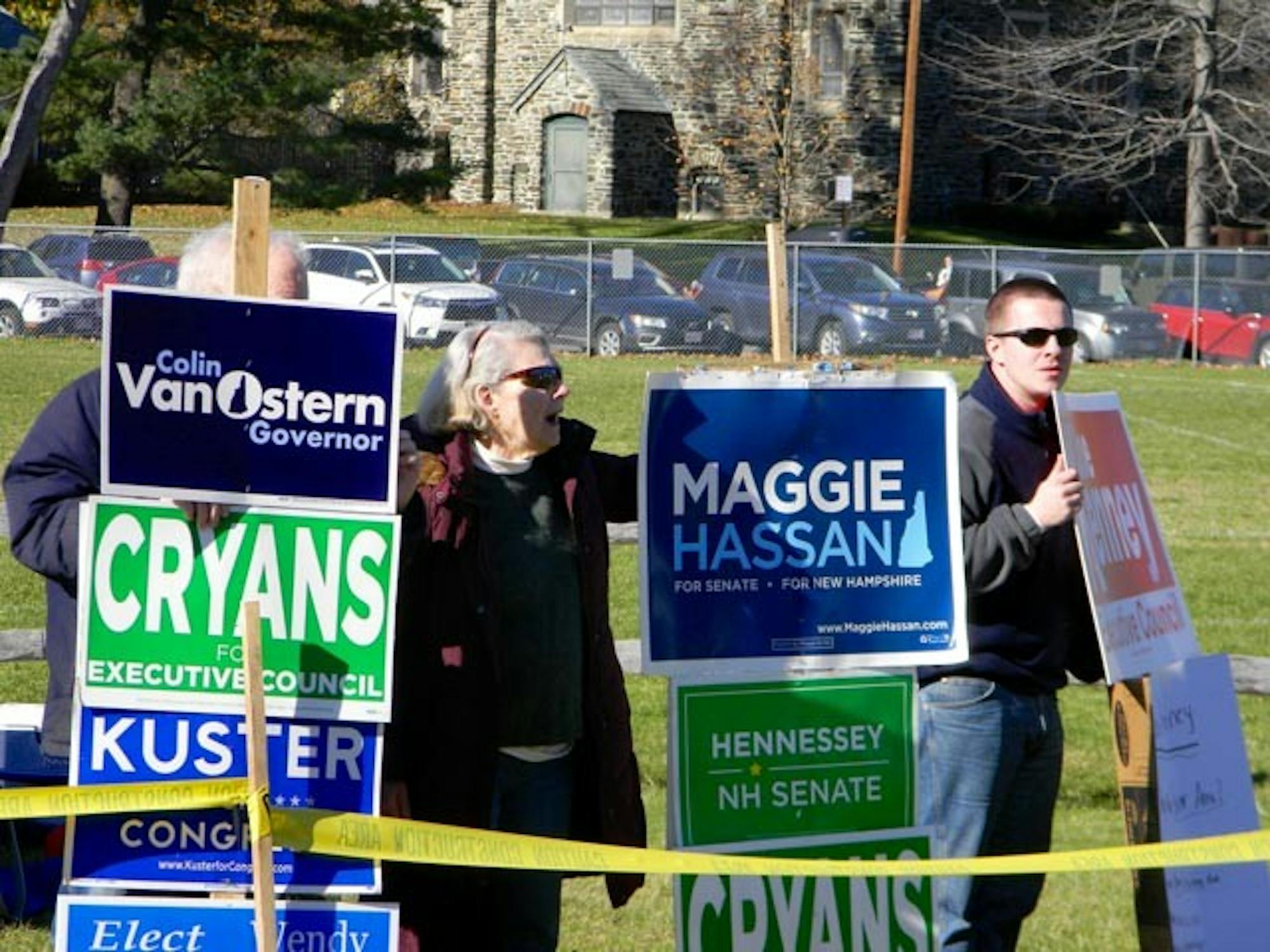 Dartmouth students and Hanover community members canvass for the 2016 New Hampshire Senate elec on.