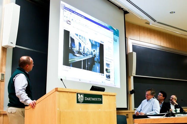 10.23.09.news.public_private