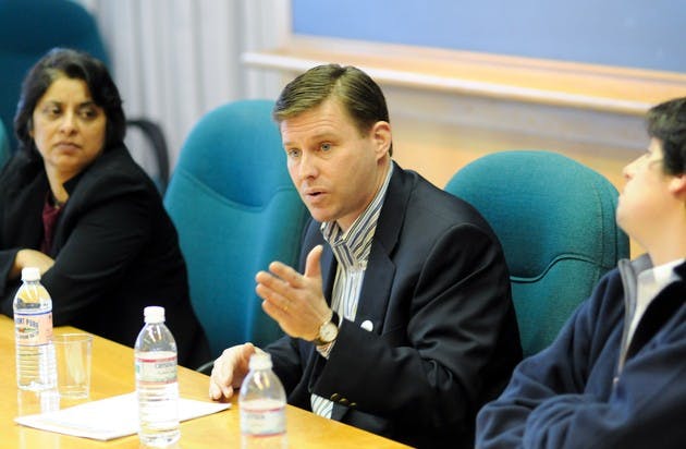 Charles Wheelan '88 discussed his quest for an Illinois congressional seat during a lunch held in the Rockefeller Center on Friday afternoon.