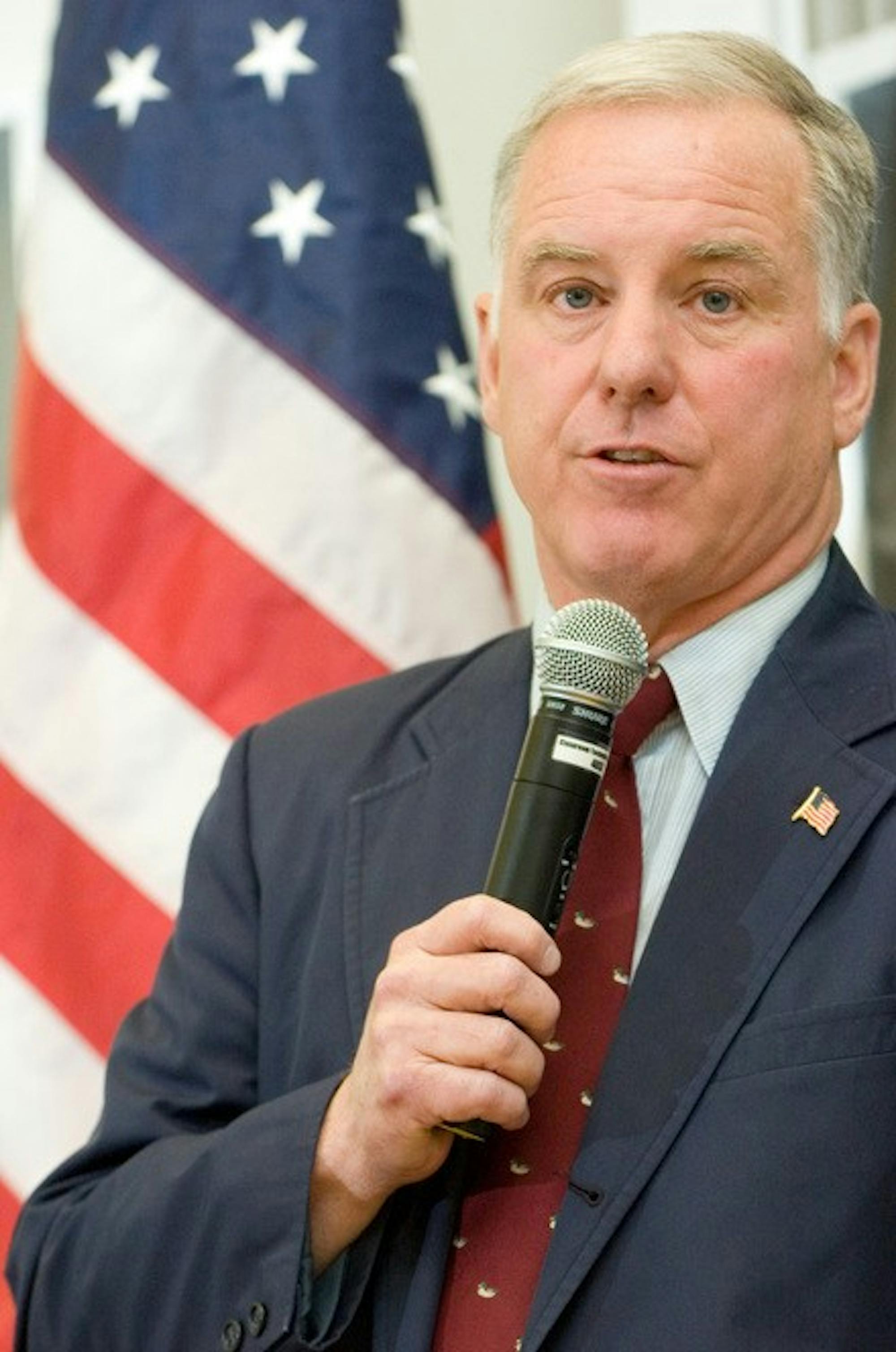 Democratic National Committee Chairman Howard Dean visited government professor Lisa Baldez's comparative politics class Monday morning.