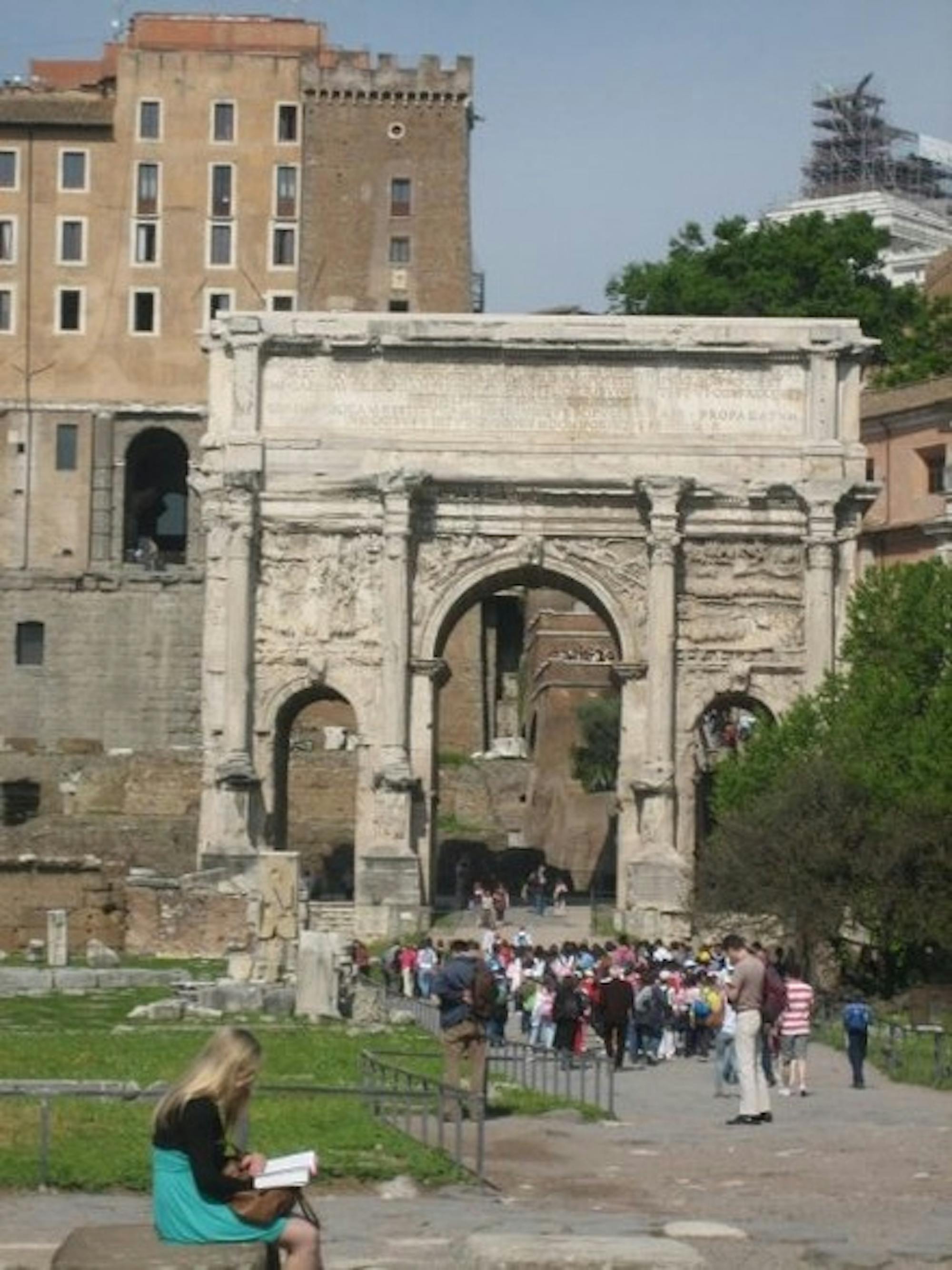 Students flock to the Roman forum at the foot of the Capitoline to admire the Arch of Septimius Severus and other ancient art.