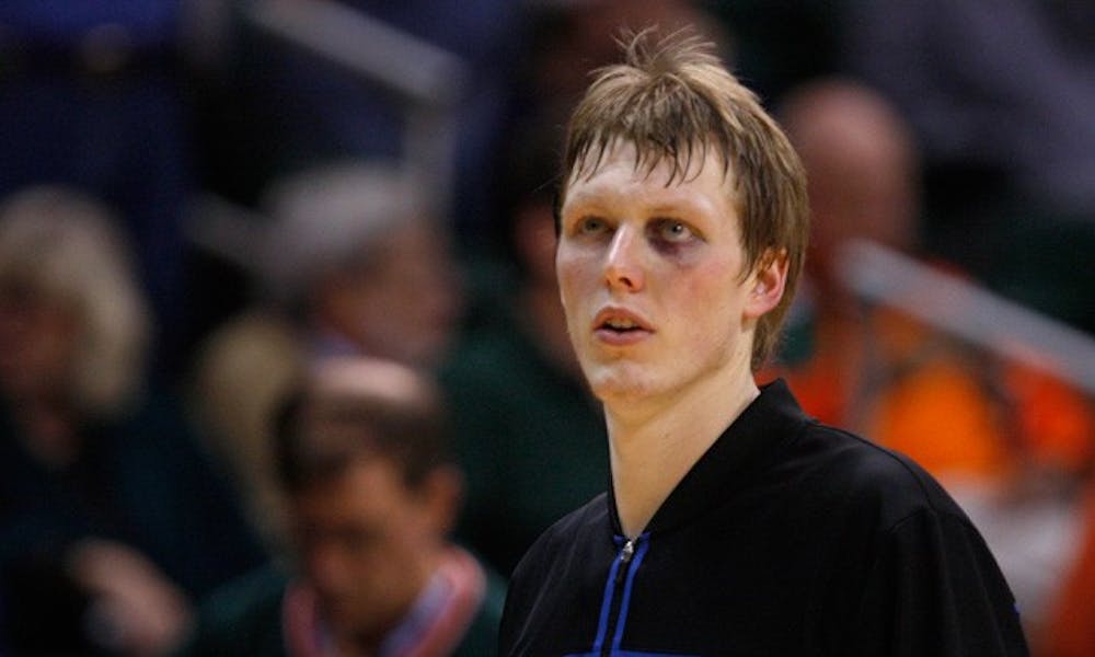 Kyle Singler’s black eye didn’t prevent him from scoring a game-high 22 points.