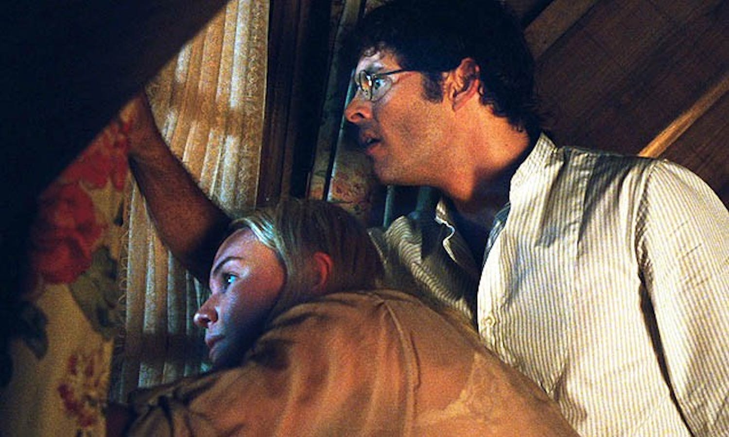 Kate Bosworth as "Amy Sumner" and James Marsden as "David Sumner" in Screen Gems' STRAW DOGS.