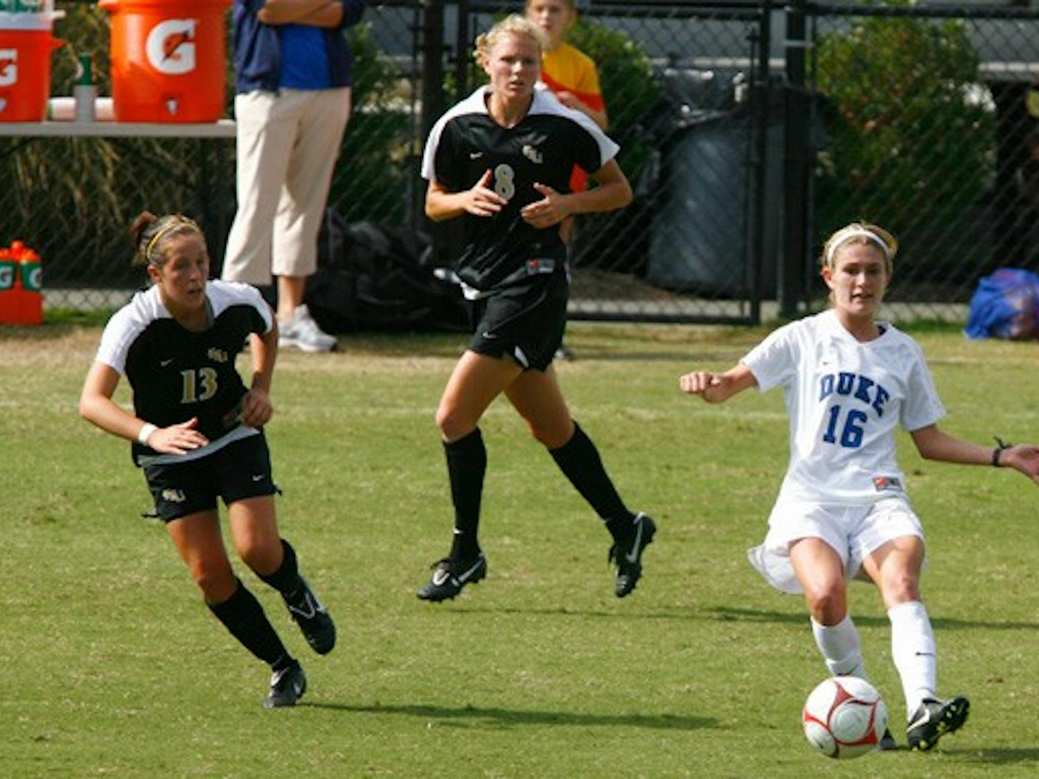 Midfielder Elisabeth Redmond led Duke in assists and was second in goals in 2009.