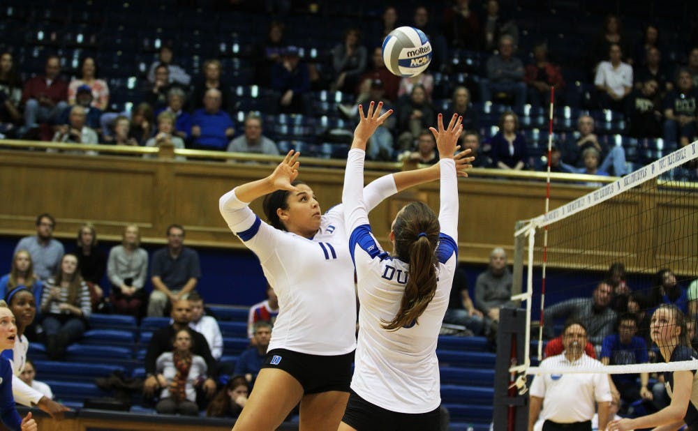 Sophomore Jordan Tucker led the No. 25 Blue Devils Sunday on the road at Syracuse, as she tallied 12 kills and five blocks throughout Duke’s 3-0 sweep of the Orange.