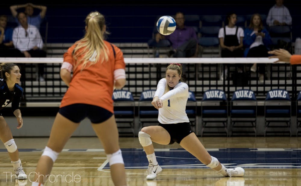 Kelli Kalinoski added 19 digs for the Blue Devils against South Florida. 