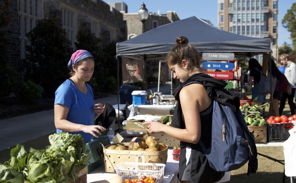 <p>Students browse locally-sourced produce at Friday's K-Ville Farmers' Market, which was the culmination of months of collaboration.</p>