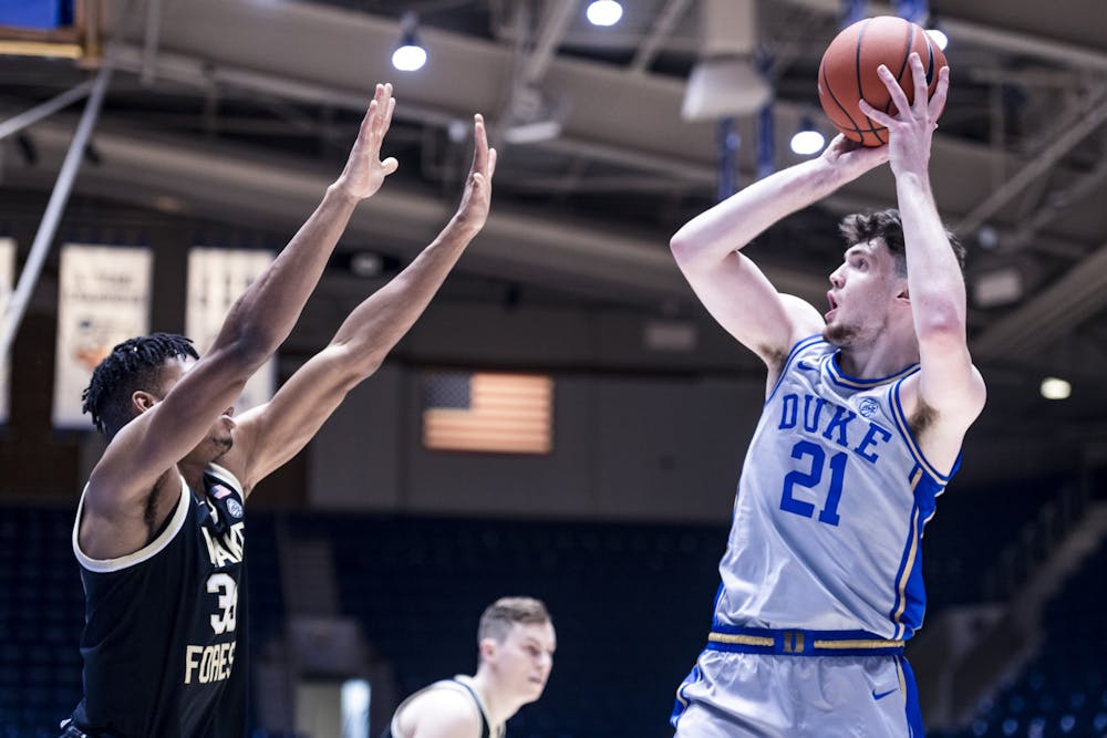 Matthew Hurt finished with a career-high 26 points Saturday.