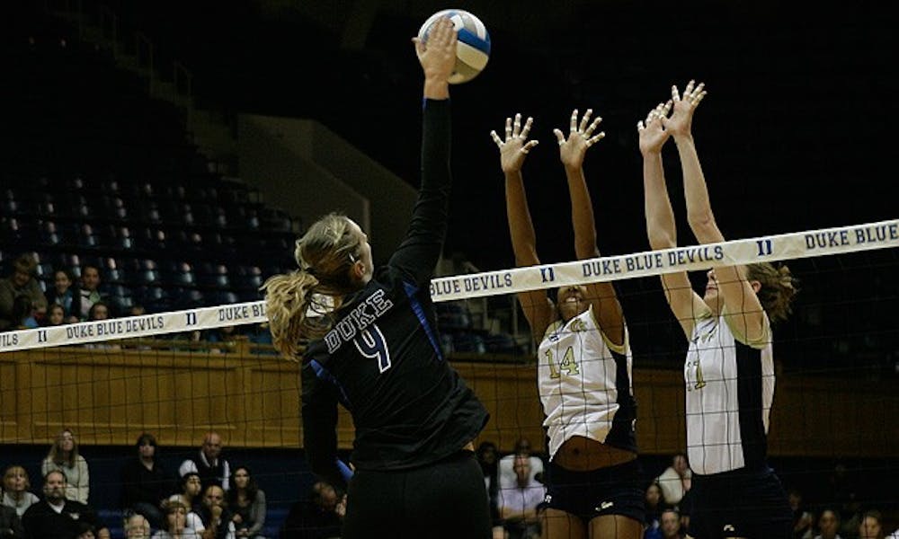 Amanda Robertson had two double-doubles over the weekend and picked up 15 kills Saturday.