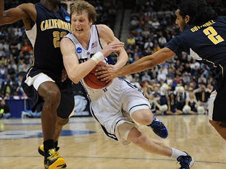 Kyle Singler shot poorly from the perimeter against California but found some success getting to the rim. Singler, a junior, finished with 17 points against the Golden Bears.