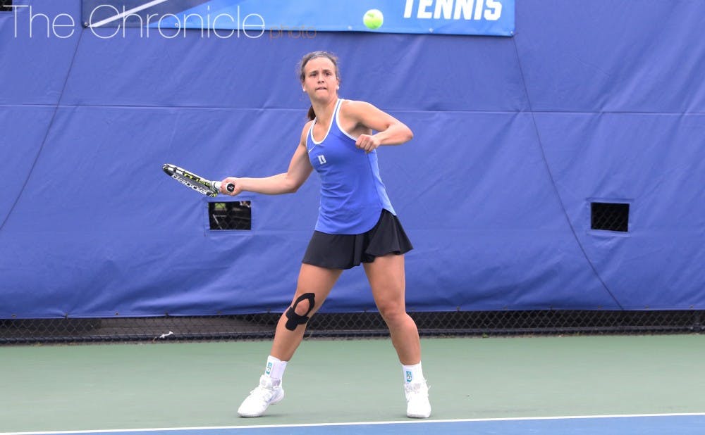 <p>No. 80&nbsp;Samantha Harris played singles after sitting out the second round with an injured back but won just three games against No. 2 Hayley Carter.</p>