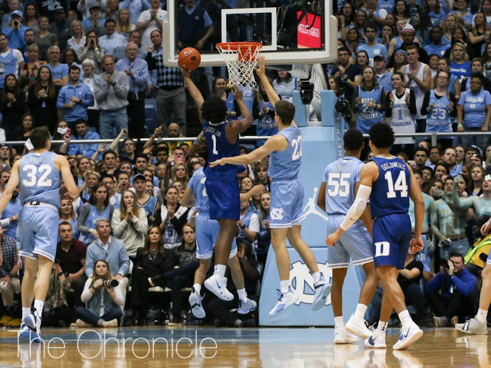 <p>Vernon Carey Jr. burned North Carolina in the paint, but the Tar Heels controlled the lead in the first half.<br>
</p>
