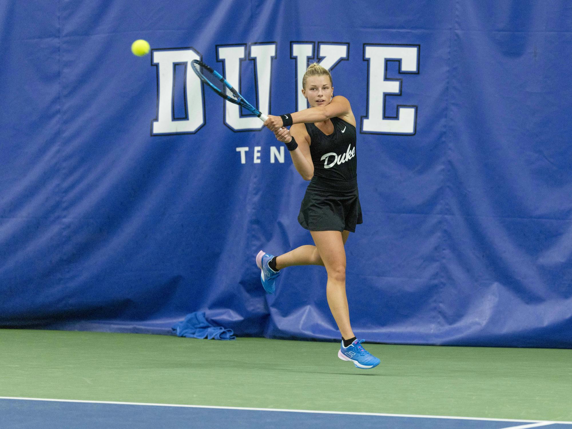 Duke women's tennis opens spring season with dominant defeat of