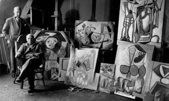 Pablo Picasso et Sam Kootz dans l'atelier de Picasso rue des Grands Augustins a Paris durant l'hiver 1947-1948 --- Pablo Picasso and Sam Kootz in Picasso's workshop located on les Grands Augustins in Paris , winter 1947-1948