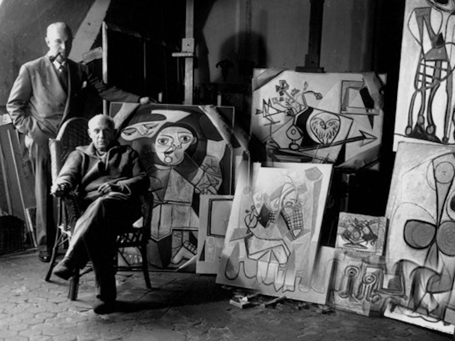 Pablo Picasso et Sam Kootz dans l'atelier de Picasso rue des Grands Augustins a Paris durant l'hiver 1947-1948 --- Pablo Picasso and Sam Kootz in Picasso's workshop located on les Grands Augustins in Paris , winter 1947-1948