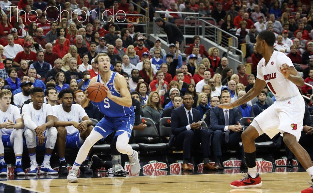 <p>Louisville keyed in on Luke Kennard defensively, holding him just below his scoring average&nbsp;to 17 points and keeping him from creating many chances for teammates.</p>