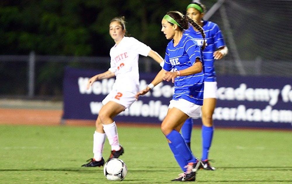Laura Weinberg kept up her goal-per-game pace for Duke, putting one home in the second half to put the Blue Devils up 2-0.