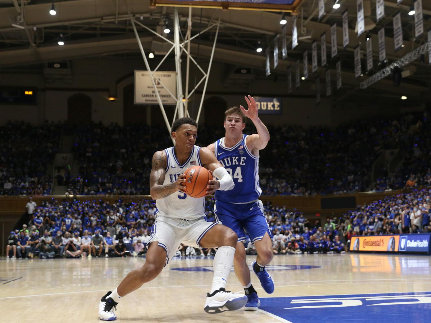 Banchero (left) will likely be the centerpiece of this year's Duke men's basketball roster. 