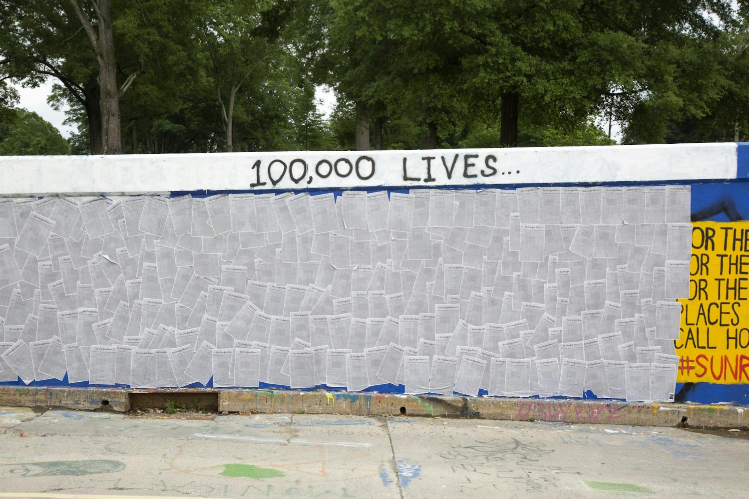 '100,000 lives' display recognizes lives lost to coronavirus