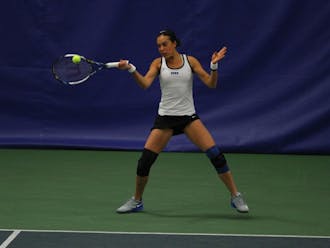 Beatrice Capra fought back from a 4-1 first-set hole to claim a 7-5, 6-3 victory in her singles match Sunday.