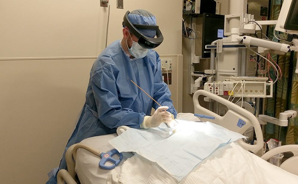 <p>Using Microsoft HoloLens may help&nbsp;neurosurgeons&nbsp;perform external&nbsp;ventricular drain procedures in which a hole is inserted in the skull to reduce pressure.</p>