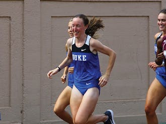 With a time of 15:08, junior Abby Farley crossed the finish line first for the Duke women and gave the Blue Devils their fifth-straight victory in the Bull City Classic.