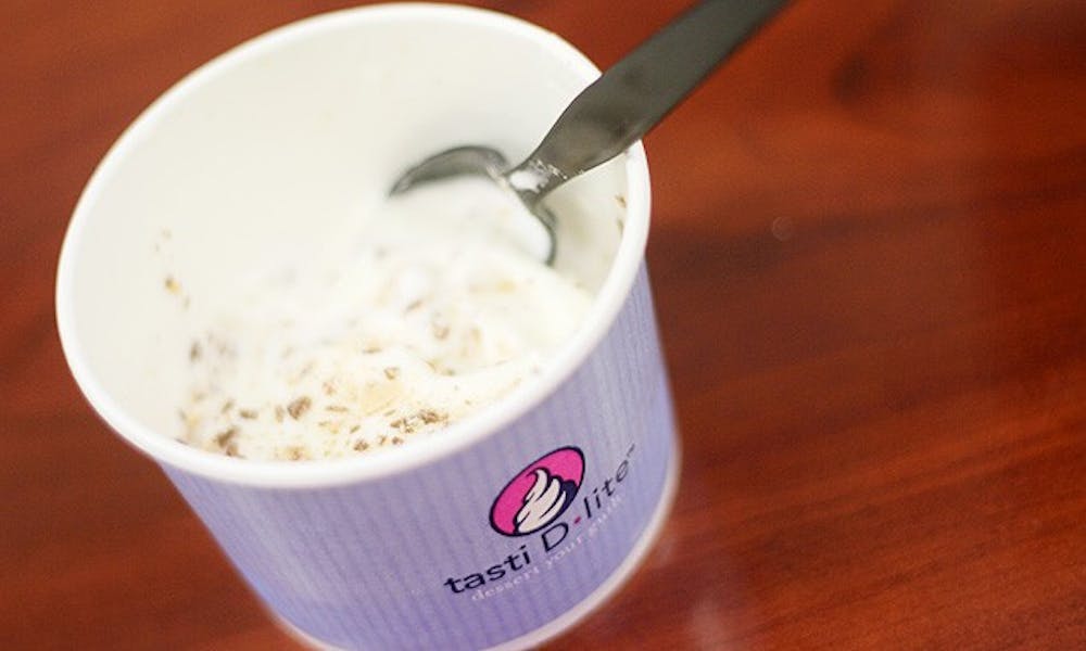Tasti D-Lite, a soft serve dessert that replaced the Freshens frozen yogurt offering in Alpine Bagels, debuted this week to high traffic.