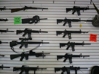 800px-Automatic_weapons_at_gun_range,_Las_Vegas.jpg