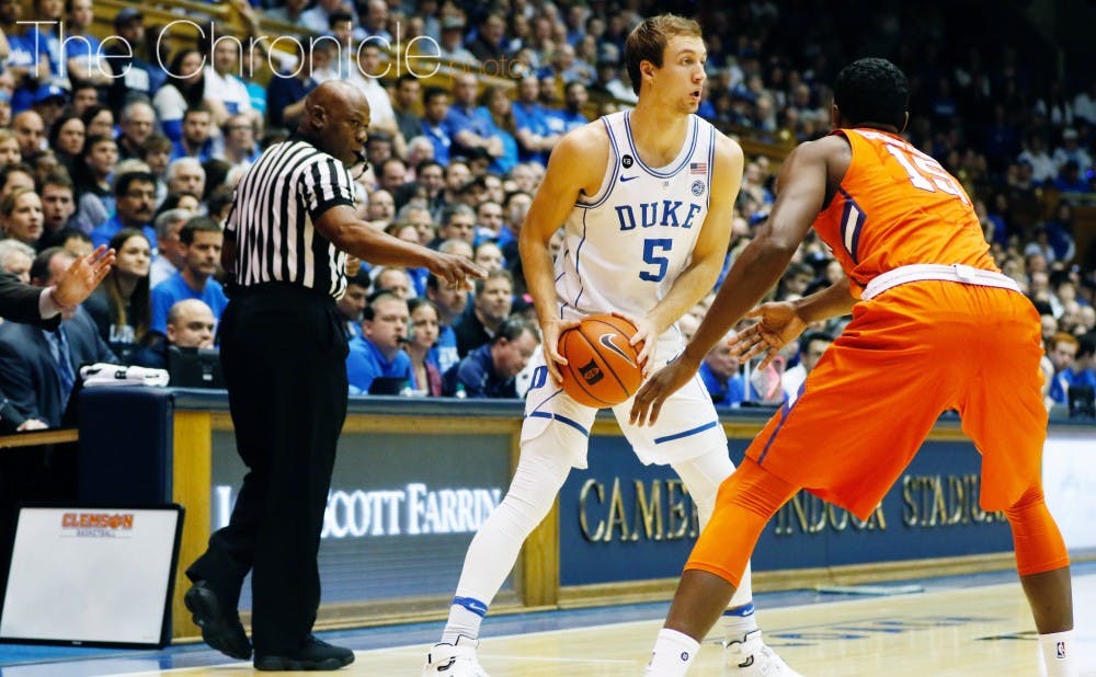 Sophomore Luke Kennard scored 15 straight Blue Devil points in the second half as Duke withstood a furious Clemson rally.&nbsp;