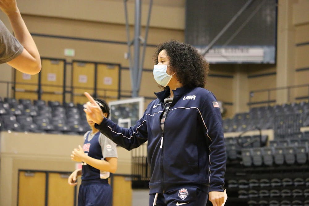 Kara Lawson Wins Olympic Gold Medal As Coach Of U S Women S 3x3 Basketball Team The Chronicle