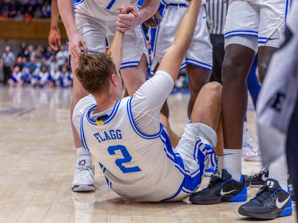 Duke basketball is in a tight contest with Louisville after 20 minutes of play. 