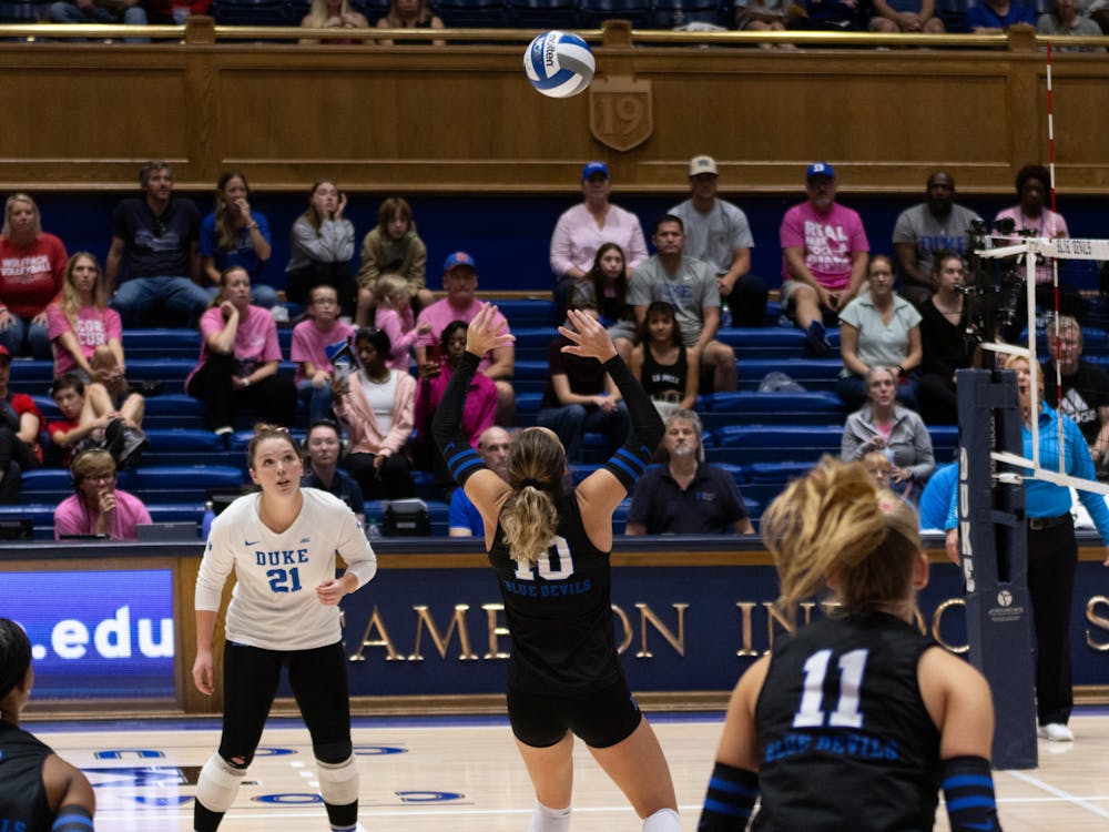 Graduate student setter Emma Worthington recently reached 2,500 career assists.