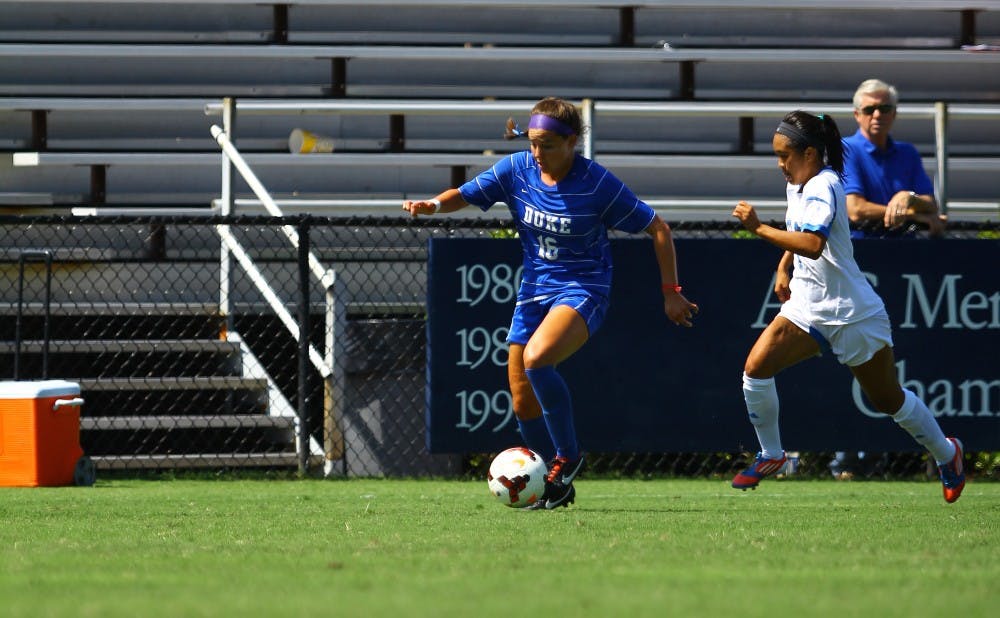 Senior Laura Weinberg found the back of the net but Duke surrendered a two-goal lead in a draw against Syracuse.