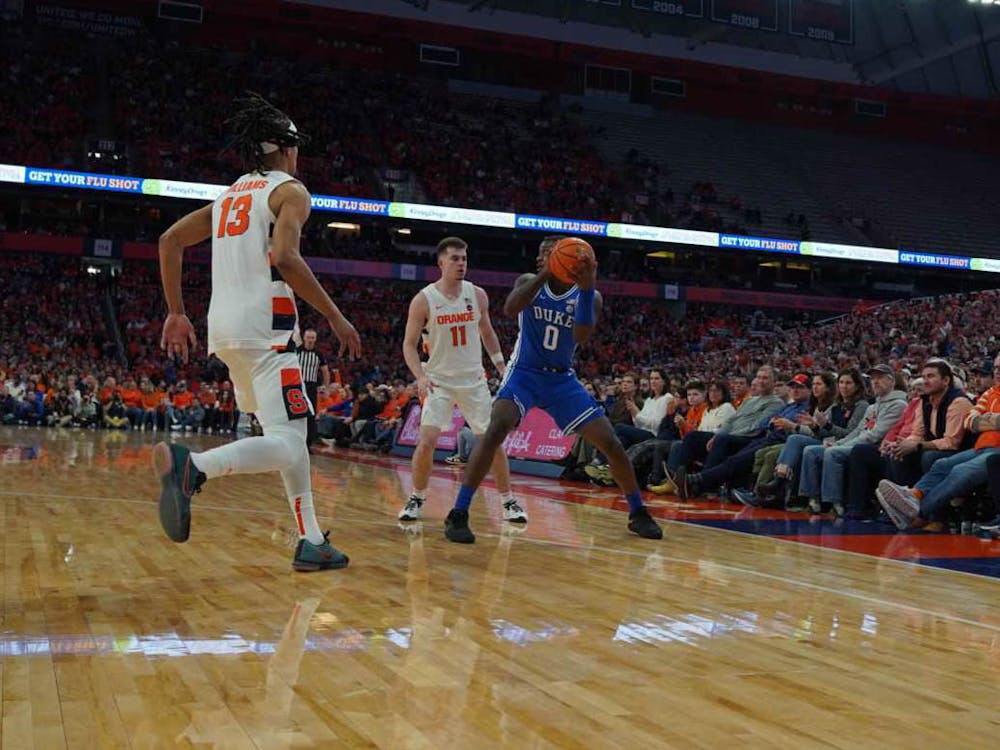 <p>Dariq Whitehead scans the court while surrounded by Syracuse defenders.&nbsp;</p>