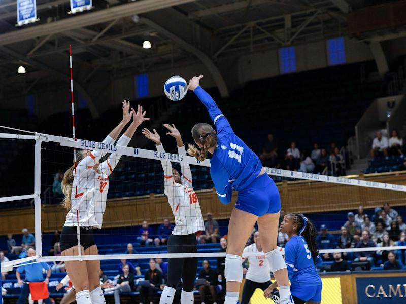 Zubchevich shines as Duke volleyball picks up 5-set road victories ...