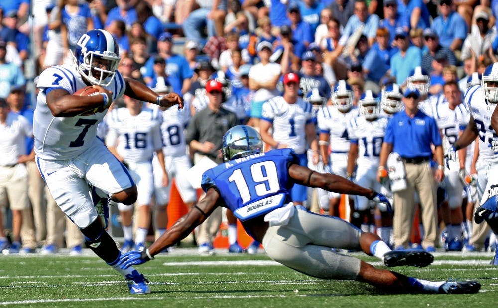 Quarterback Anthony Boone broke his collarbone, but Duke held on for a 28-14 win on the road against Memphis.