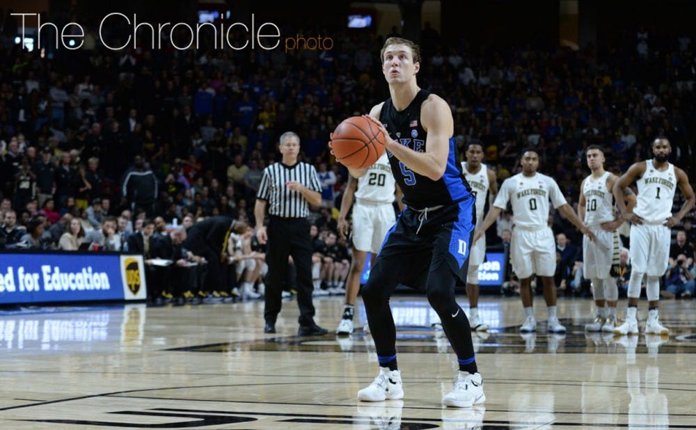 <p>Allen looked comfortable deferring to Luke Kennard down the stretch of Saturday's contest.&nbsp;</p>