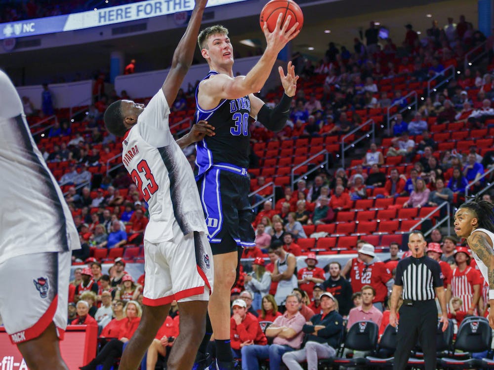 Kyle Filipowski played four minutes in the first half against N.C. State. 