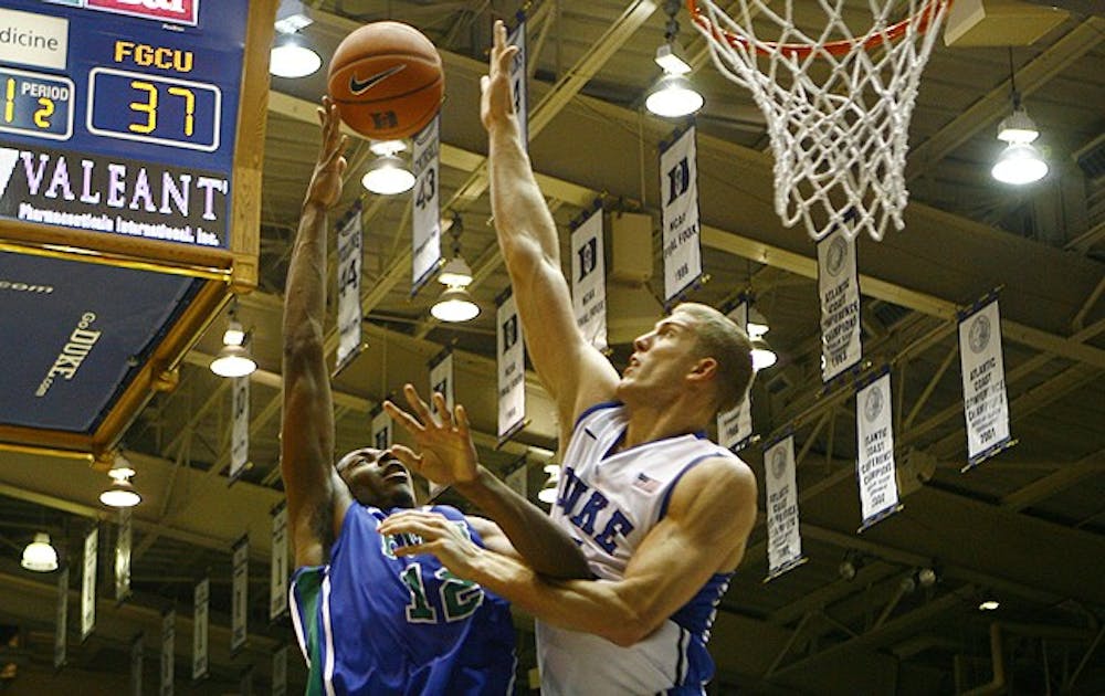 Mason Plumlee led the Blue Devils with a career-high 28 points on 9-of-11 shooting.