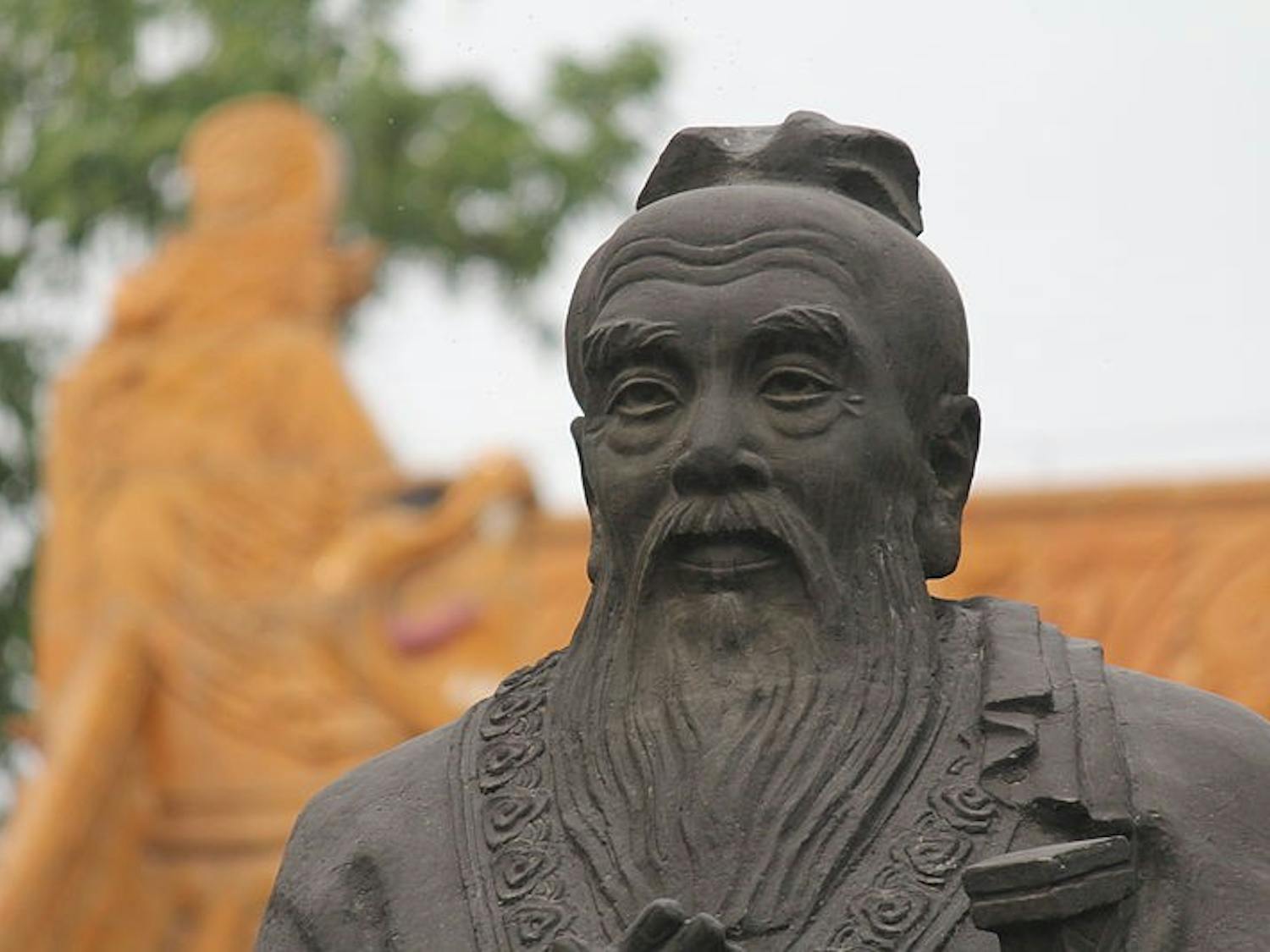 800px-Confucius_Sculpture,_Nanjing.jpg
