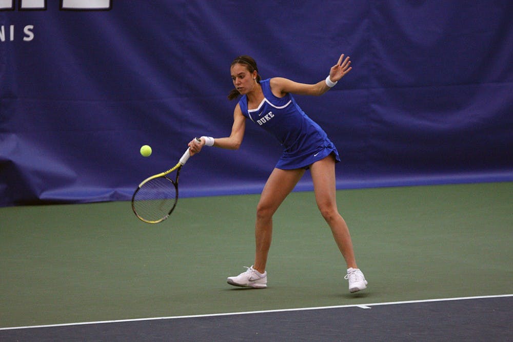 In a matchup of the top two players in the nation, No. 2 Beatrice Capra led No. 1 Allie Will of Florida before inclement weather forced an early end.