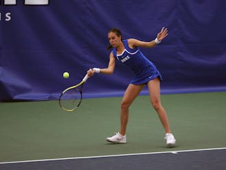 In a matchup of the top two players in the nation, No. 2 Beatrice Capra led No. 1 Allie Will of Florida before inclement weather forced an early end.
