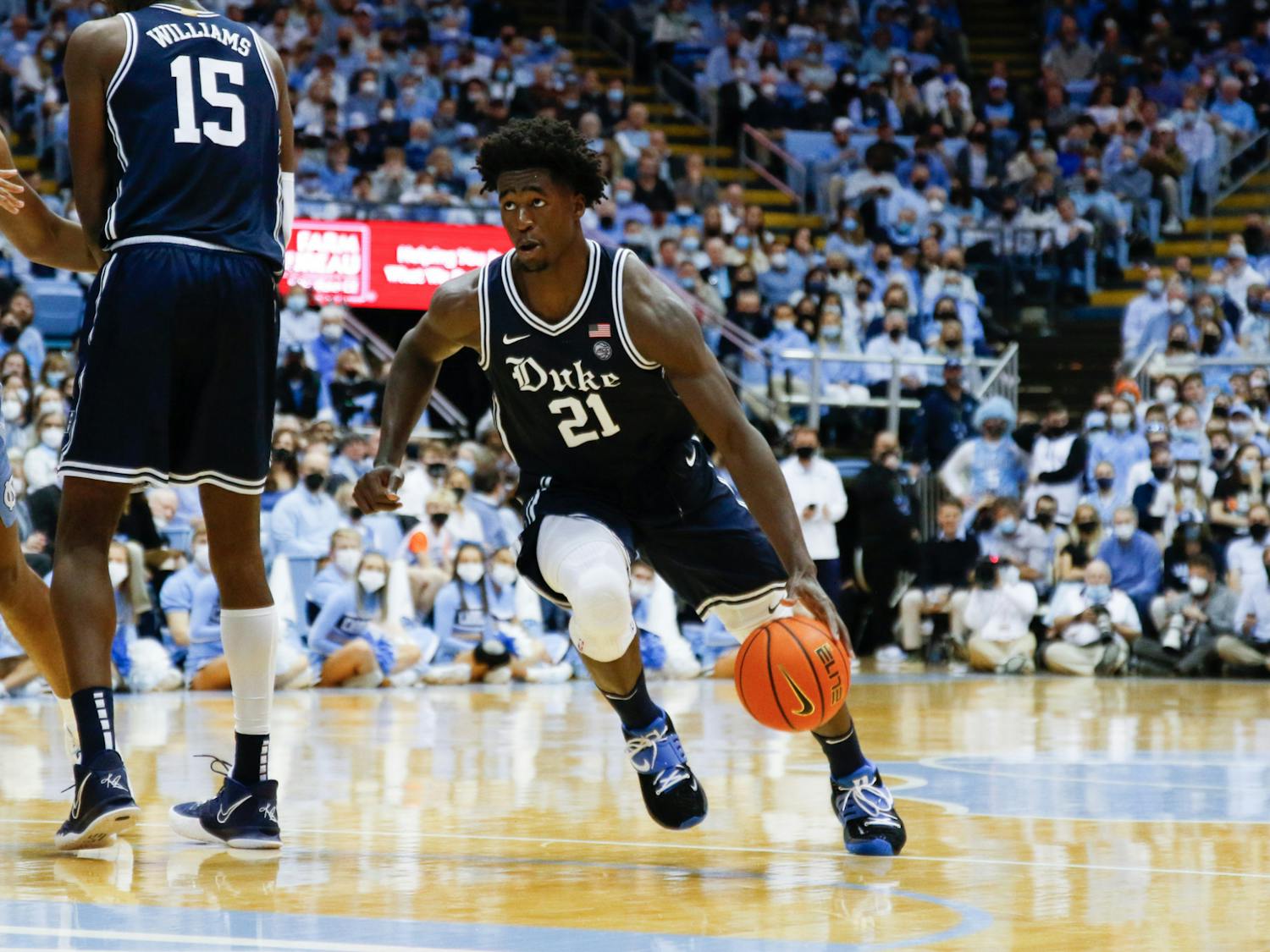 Duke Men's Basketball beats UNC at UNC 87-67, led by AJ Griffin and Paolo Banchero