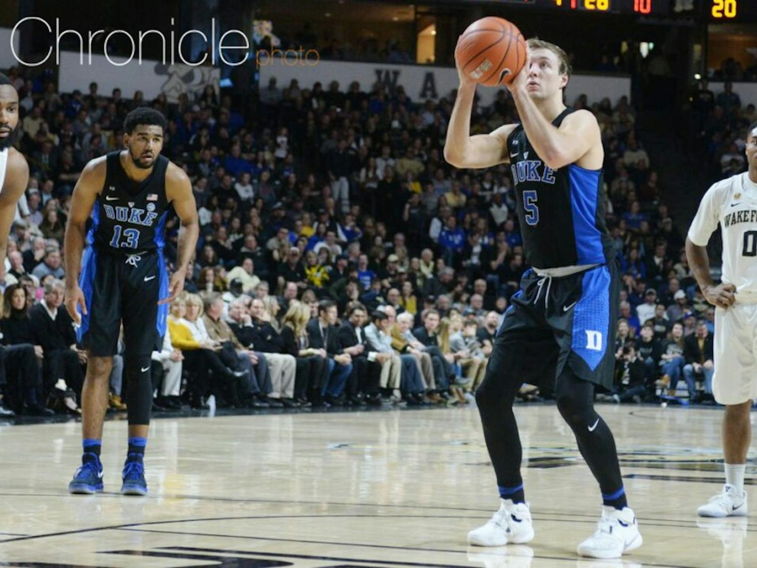Luke Kennard scored 12 of Duke's last 15 points to carry the Blue Devils back from a 10-point deficit in the final four minutes.