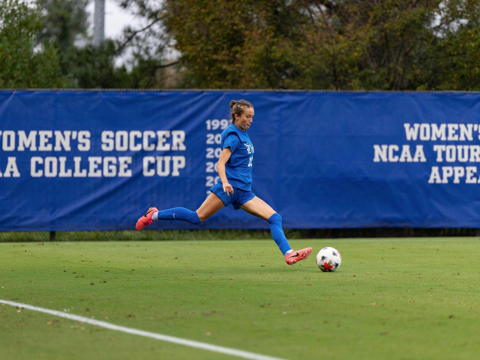 Minestrella equalizes for No. 6 Duke women's soccer in 1-1 knot with ...