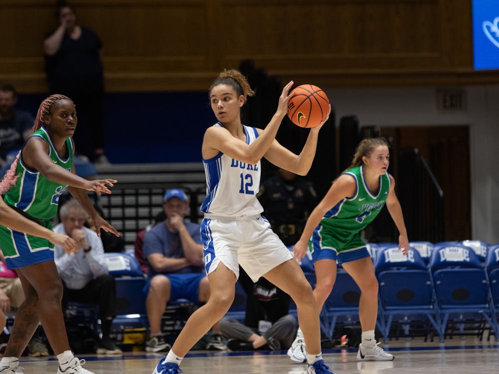 Delaney Thomas looks for an outlet during Duke's win against Florida Gulf Coast.