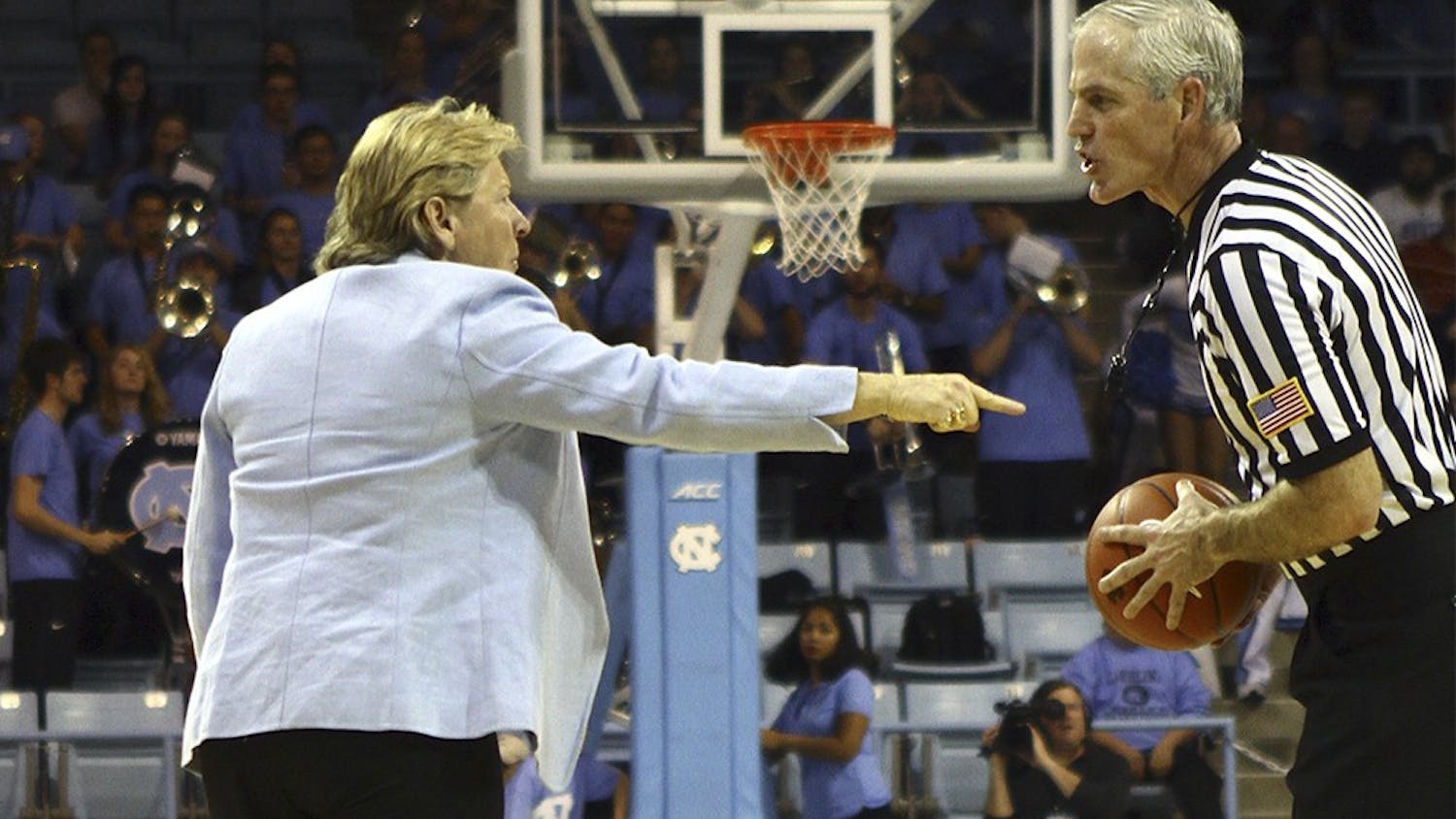 North Carolina head coach Sylvia Hatchell argues with an official over a call favoring Notre Dame in January 2015.
