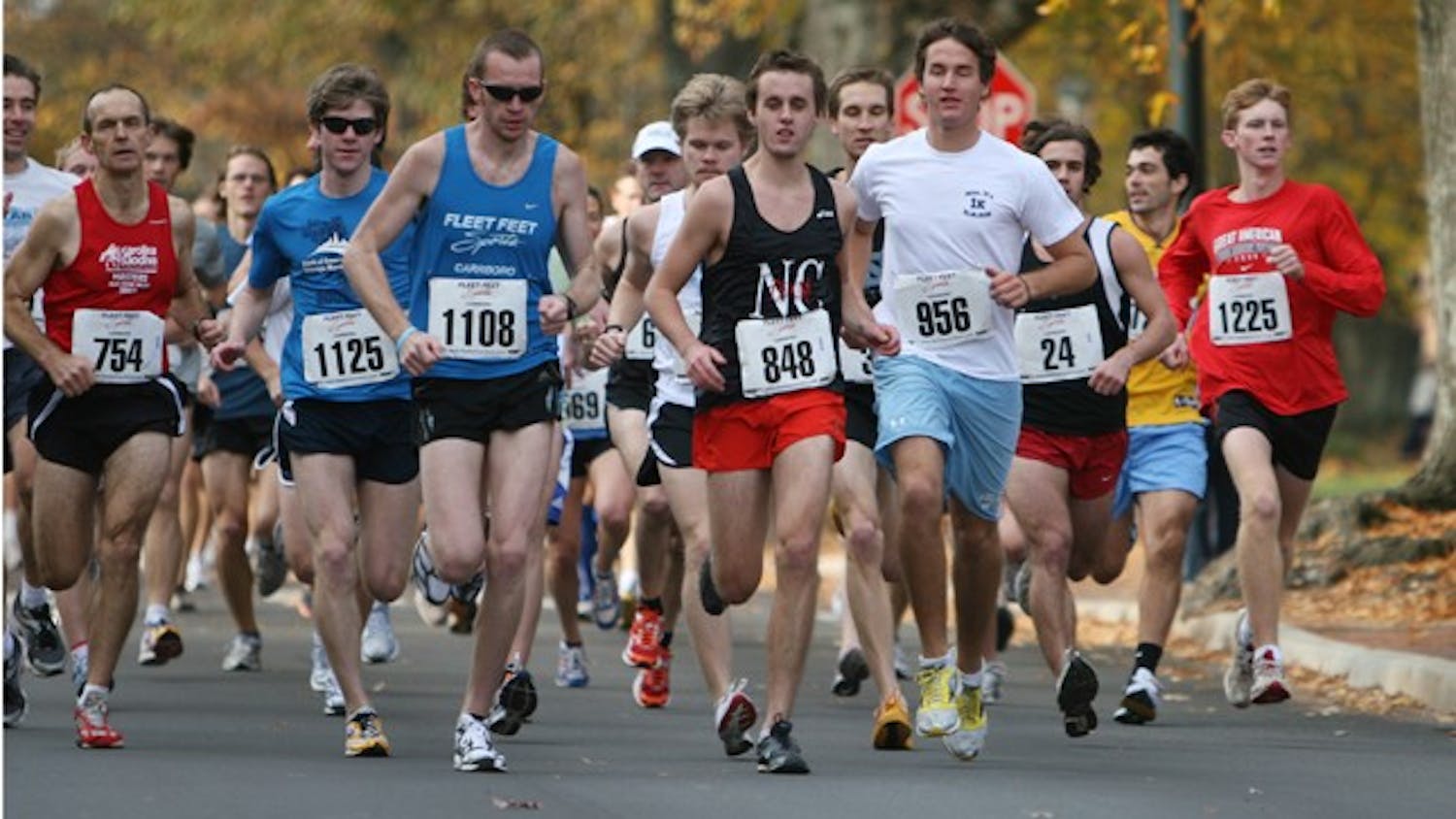 Participants in the 2009 Eve Carson Memorial 5k take off from the start line.  This year’s race through campus begins on Saturday at 10 am. 